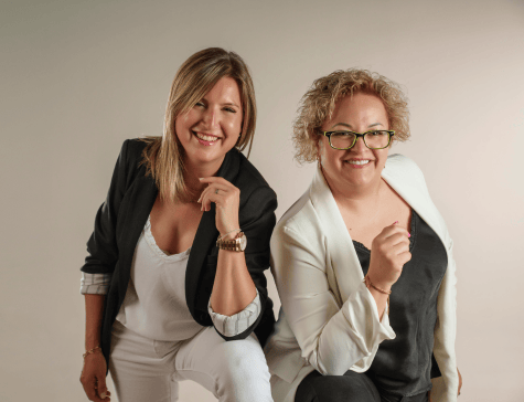 Mireia y Arantxa mirant a camera